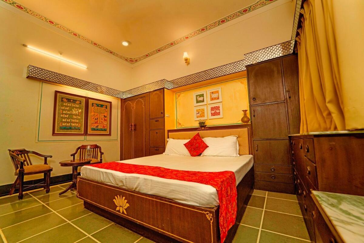 Santosh Villa - The House Of Antiques And Art Udaipur Esterno foto