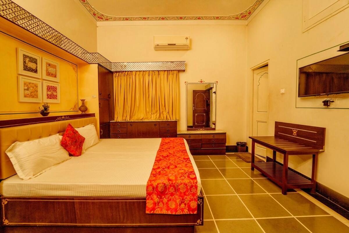 Santosh Villa - The House Of Antiques And Art Udaipur Esterno foto